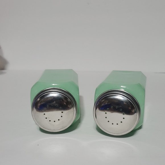 Green Salt and Pepper Shakers - Picture 3 of 7